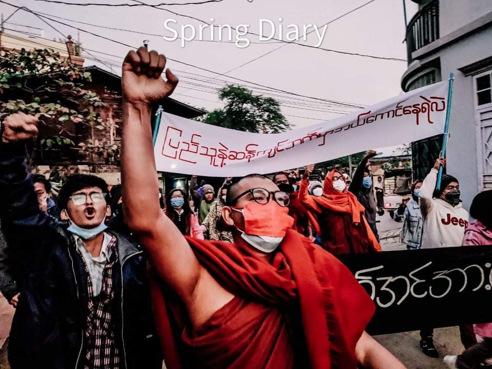 _aye_chan_oo's tweet photo. The energetic anti-coup morning strike of #Mandalay.

#SilentStrike
#RedCampaign_1YearOfRevolution
#2022Feb1Coup
#WhatsHappeningInMyanmar https://t.co/hV378Bk1s5