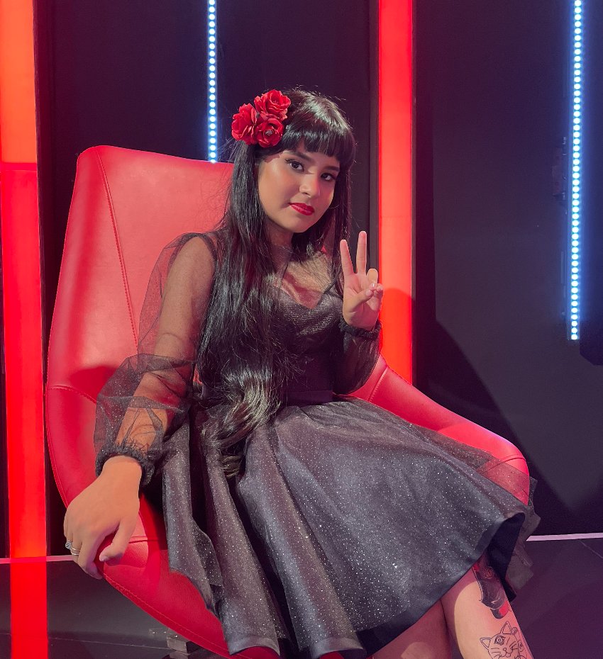 Mon Laferte decide cantar “Tormento” en el primer enfrentamiento y gana.