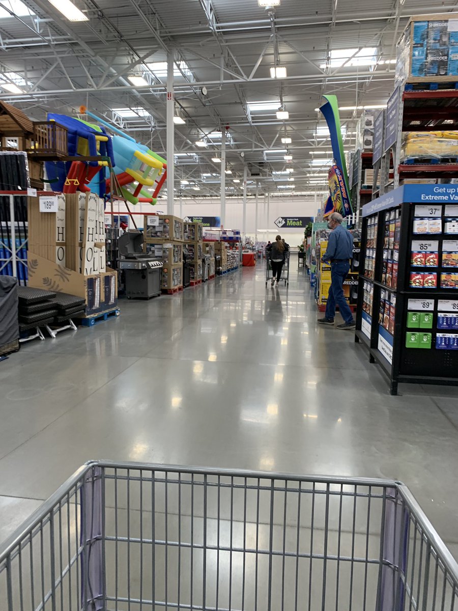 Shopping for spring livestock show concession items at <a href="/SamsClub/">Sam’s Club</a> - such a therapeutic experience. #IChoseMyFavoriteCandy