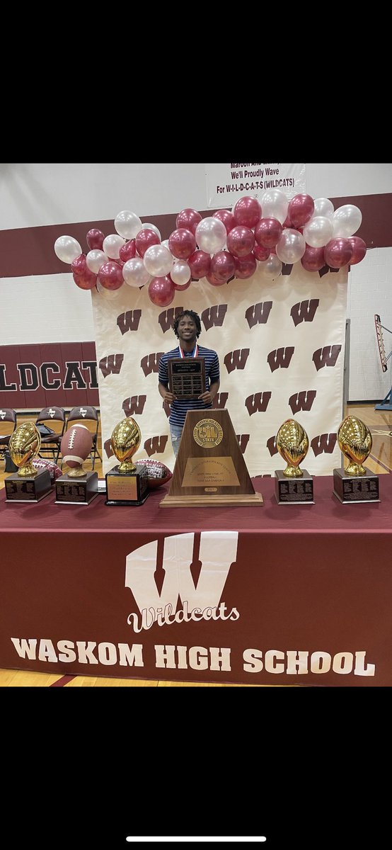 Jayboogie126's tweet photo. Gotta couple rewards tonight at the athletic banquet . My last one of my high school career !! A lot of memories I’ll never get ❤️ https://t.co/1h2fyMG5l7