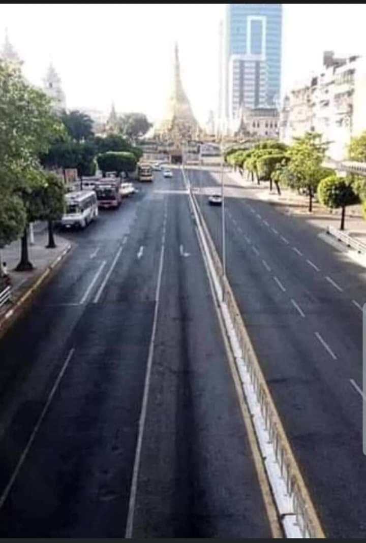 pzl_jourlm's tweet photo. Streets, shops, supermarkets and companies staged in unison of silent power across #Yangon city .

#WhatsHappeninglnMyanmar 
#2022Feb1Coup #SilentStrike 
#RedCampaign_1YearOfRevolution https://t.co/9j92K2SGYD