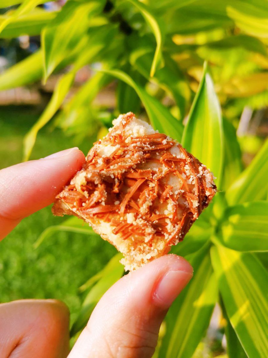 inaysez's tweet image. 𝗘𝗮𝘁𝗶𝗻𝗴 𝗴𝗼𝗼𝗱 𝗳𝗼𝗼𝗱 𝗶𝘀 𝗺𝘆 𝗳𝗮𝘃𝗼𝘂𝗿𝗶𝘁𝗲 𝘁𝗵𝗶𝗻𝗴 𝗶𝗻 𝘁𝗵𝗲 𝘄𝗼𝗿𝗹𝗱

🛒: linktr.ee/iracaves

♡- Cheesebar Ketagih
24 bars - RM23

🧚Cair di mulut
🧚Hirisan keju rangup

4 Flavours to choose
💭Strawberry
💭Blueberry
💭Pineapple
💭Campur