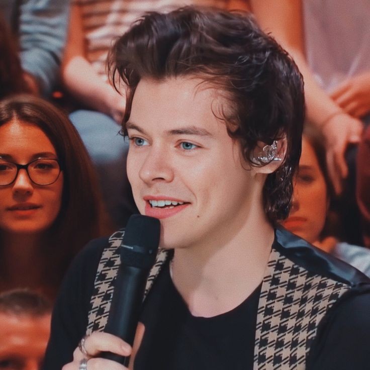 CamiBlink08's tweet photo. Feliz cumpleaños Harry no tienes idea de cuánto me has ayudado gracias por sacarme una sonrisa en los peores momentos y por hacerme tan feliz te mereces todo lo bonito de este mundo<3 @Harry_Styles
#Happybirthdayharry #HarryStyles https://t.co/hNPtf1Q8w6