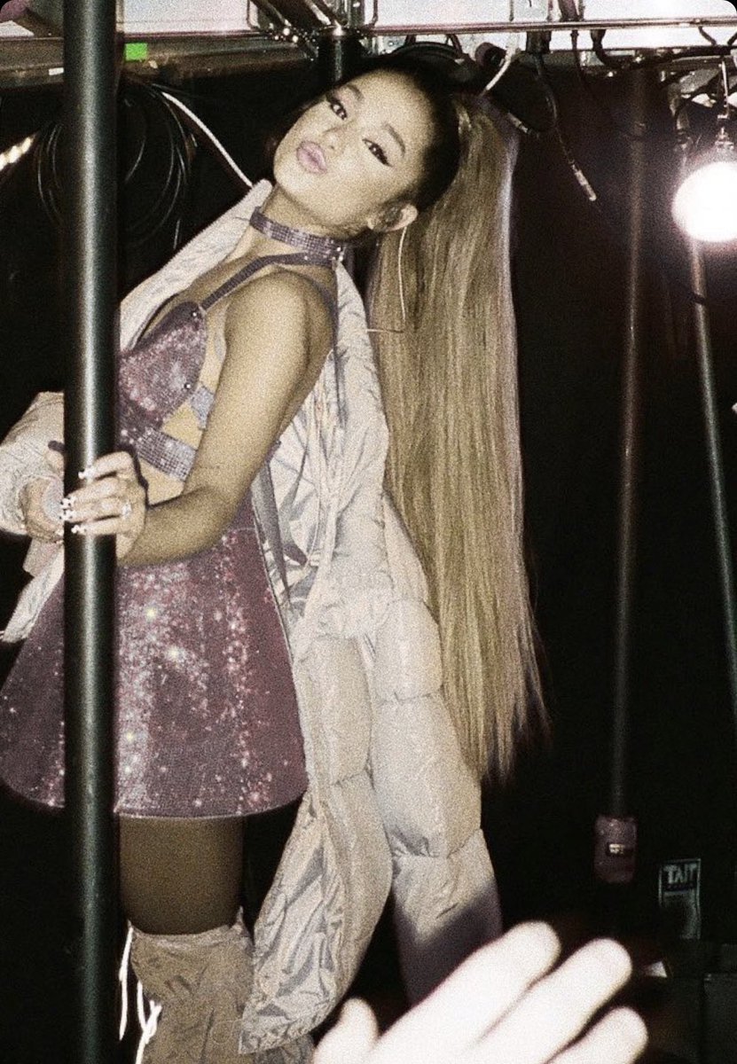 arianarchivee's tweet photo. ariana grande, sweetener world tour (2019) https://t.co/ea4NmjDBZk