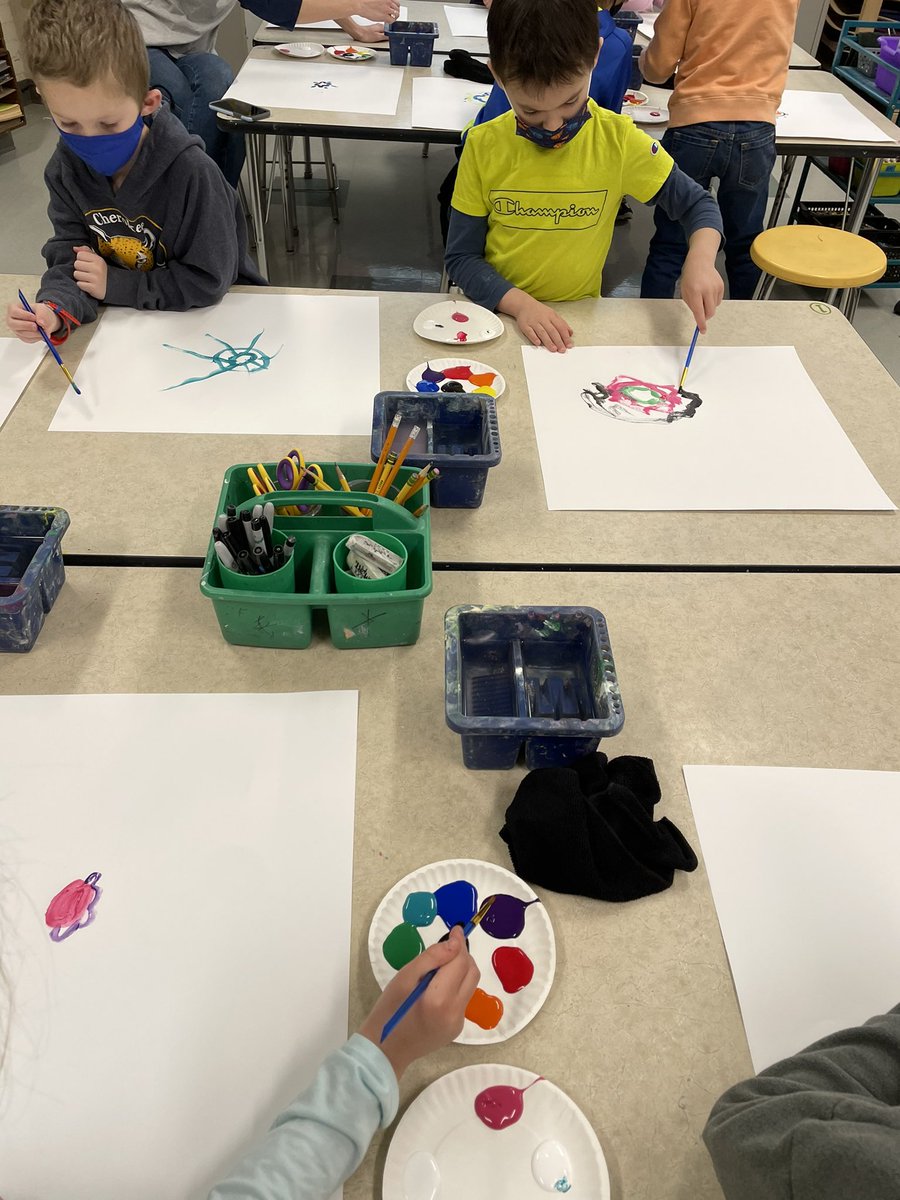 I have to post all the pictures I took today. The mandalas are beautiful! <a href="/VlamisArt/">Lisa Vlamis</a> @juliedombai