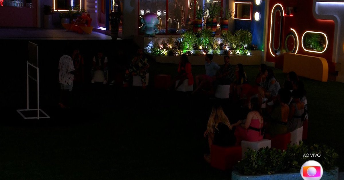 choquei's tweet photo. A energia desse jogo foi tão pesada que acabou a luz #BBB22 https://t.co/H3MTsOiEnj