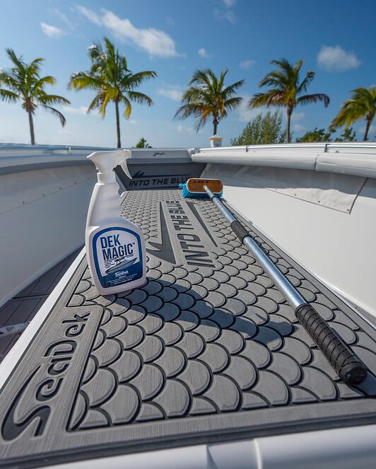 seadek's tweet photo. Need to keep your boat fresh? #DekMagic has you covered for all harsh cleanups 💦
@intothebluetv | #SeaDek #Hyperfit #GenuineSeaDek #DekMagic #StormGrayOverDarkGray https://t.co/ecOwfL2J2A