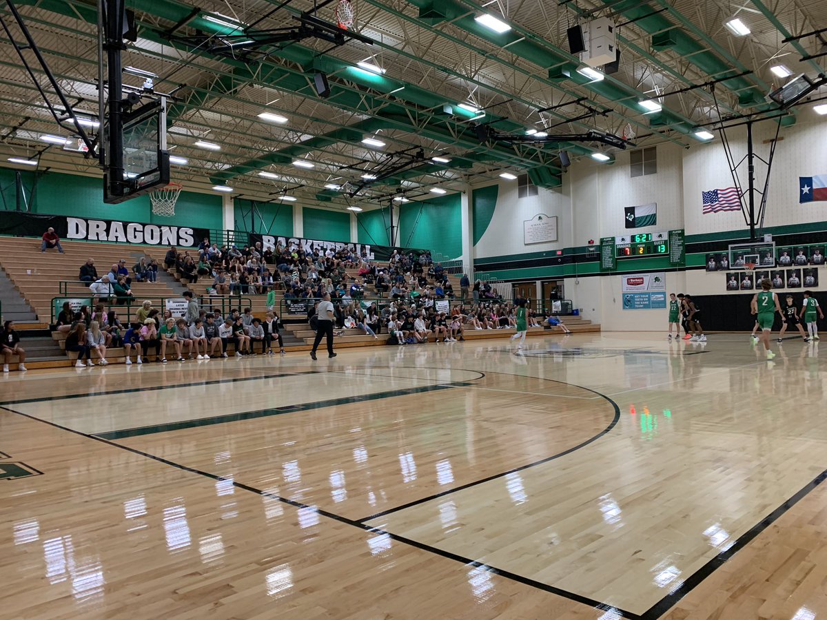 CarrollDragonBB's tweet photo. Some great 🐲🆚🐲 action tonight at Carroll Senior HS! The future is bright for Dragon Hoops! 🐲🏀 #5for1 https://t.co/Zs2gtEueDk