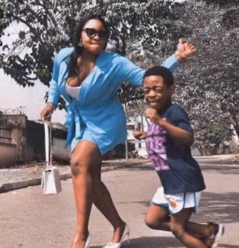 ChelseaFBI's tweet photo. Rihanna on the Red Carpet in 7 years : https://t.co/aASiqKO4yh