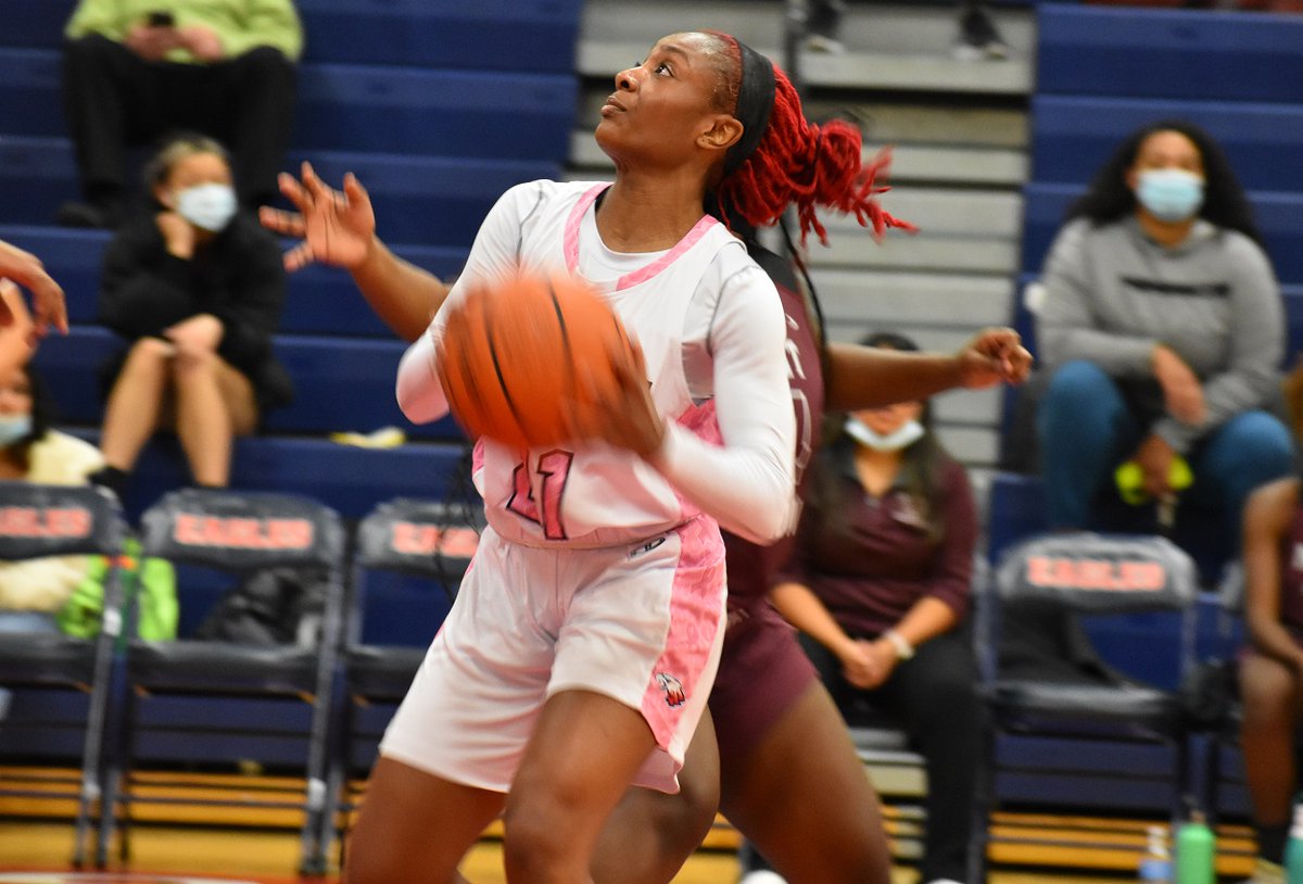 novahoopsCom's tweet photo. Lots of keys for @EdisonHoops in its 63-48 win over Mount Vernon, but...a 27-2 second half run was probably, obviously...the biggest. Aani Akins came up big, too, with 21 points, 15 boards. Story and box score here: https://t.co/ar28FMT9Cj https://t.co/3PgTzYyT0J
