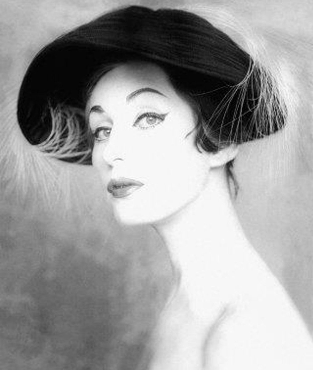 brina_cf's tweet image. Natalia Méndez Ramírez conocida en las pasarelas por Norka, nació en La Habana y fue considerada por muchos críticos la mejor modelo cubana de todos los tiempos.