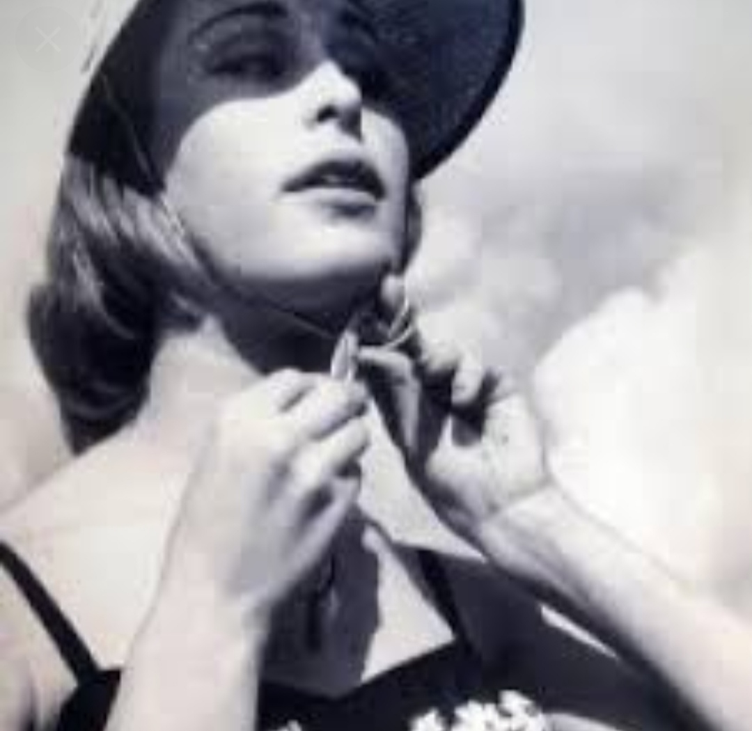 brina_cf's tweet image. Natalia Méndez Ramírez conocida en las pasarelas por Norka, nació en La Habana y fue considerada por muchos críticos la mejor modelo cubana de todos los tiempos.