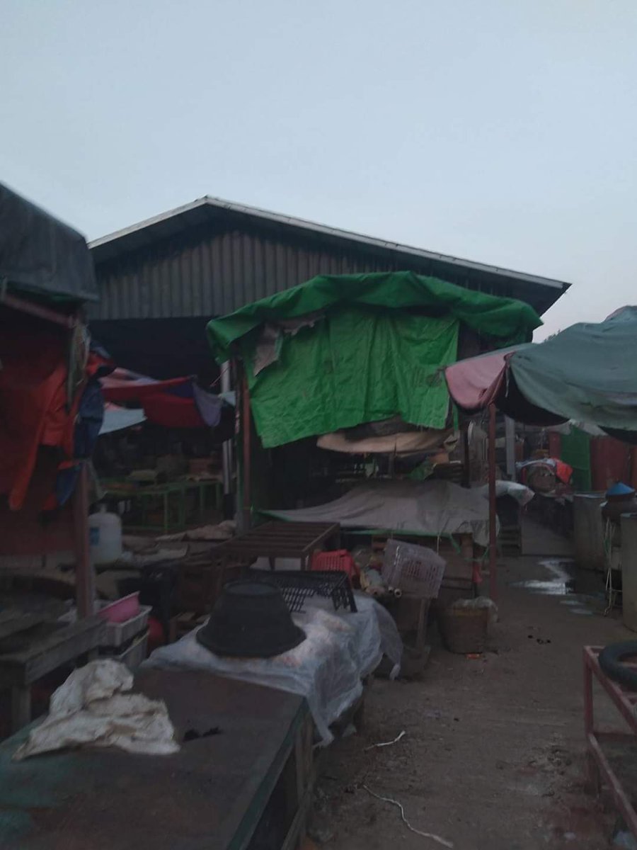 Some photo of Central Market in #Sagaing town, Sagaing district, on the morning of Feb 1. 

#WhatsHappeningInMyanmar
#SilentStrike #RedCampaign_1YearOfRevolution 
#2022Feb1Coup