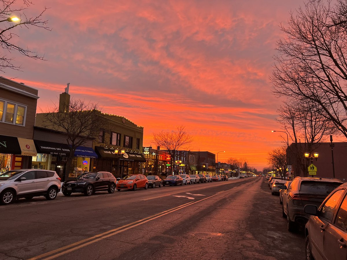 krismck's tweet photo. @WCCO Grand Avenue #nofilter https://t.co/l3SF7zGVko