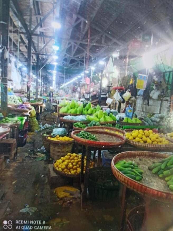 kiskha_'s tweet photo. Shops were forced to open,but there were no shoppers at Thirimingalar Market,Yangon Division.

The shops were ordered to open.
Military Council think Silent Strike will break.#2022Feb1Coup #WhatsHappeningInMyanmar https://t.co/5vOV8GmUzj