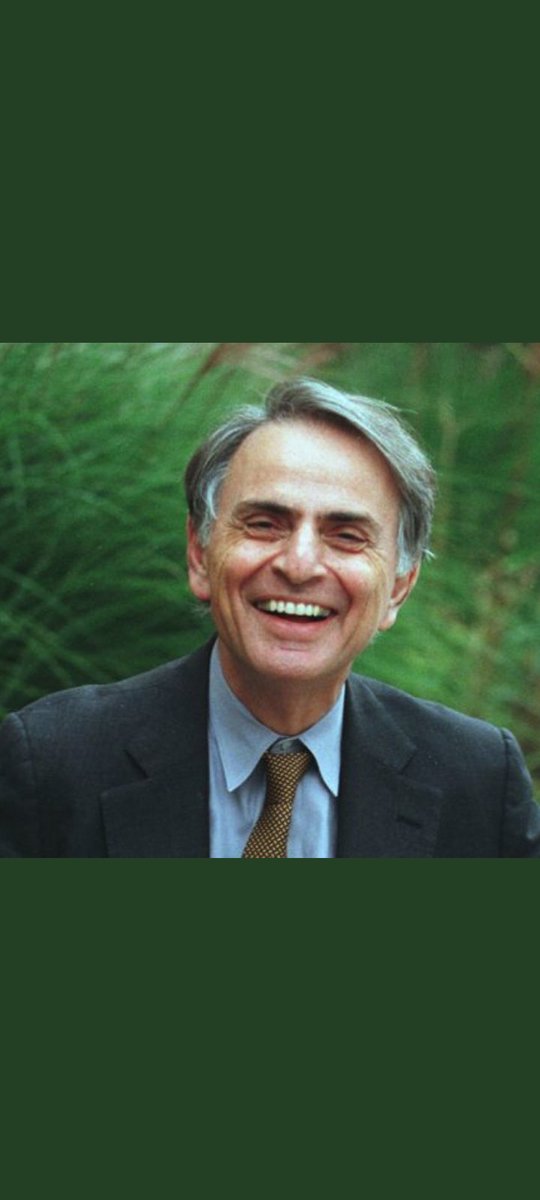 "Saber mucho no es lo mismo que ser inteligente. La inteligencia no es solo información, sino también juicio para manejarla".

Carl Sagan