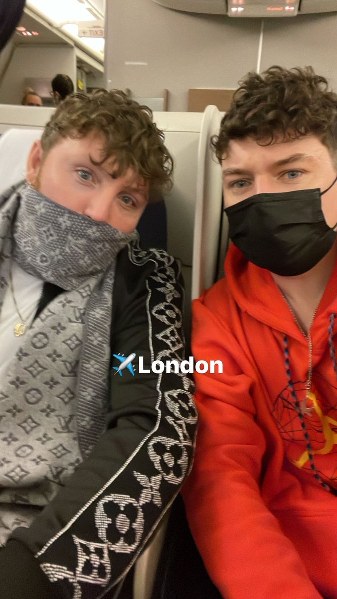 📸 The lads are heading home ✈️

<a href="/JamesArthur23/">James Arthur</a>
<a href="/JamieGreyMusic/">Jamie Grey</a>