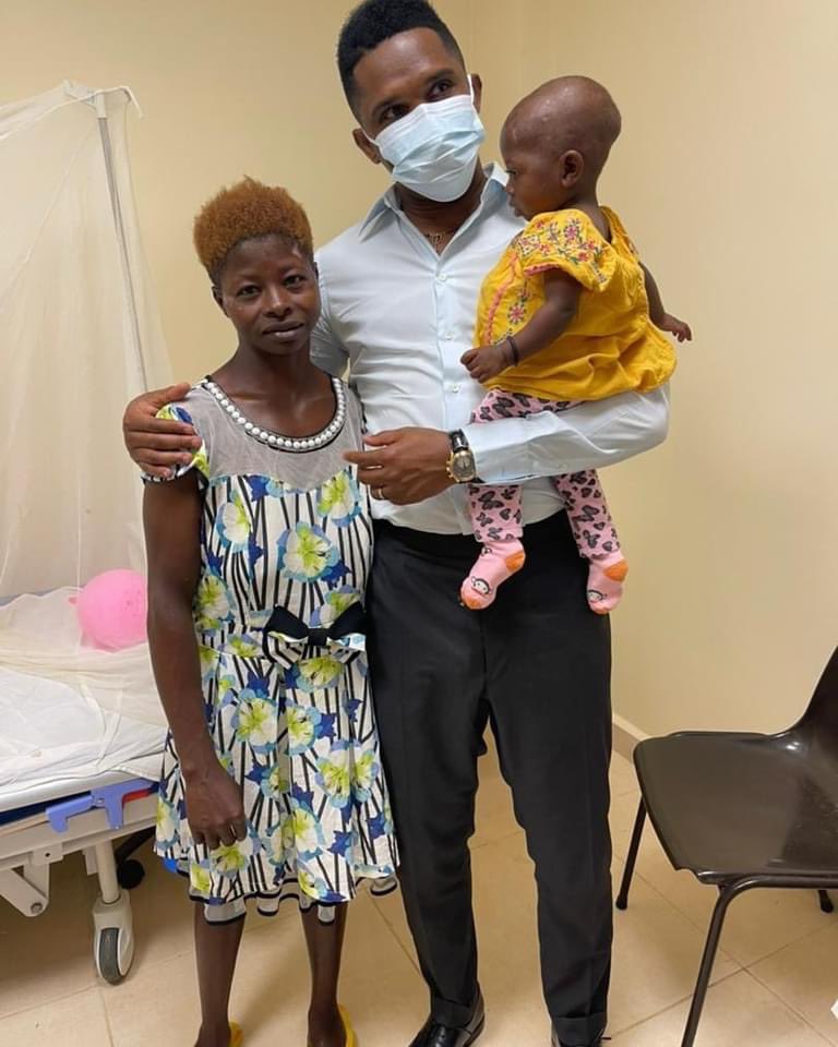 AllezLesLions's tweet photo. 🔴 @SamuelEtoo, président de la FECAFOOT, s’est rendu ce mardi matin au chevet des victimes des incidents du stade d’Olembe afin de leur apporter son soutien. 🙏🇨🇲 https://t.co/zVBQSDGBmV