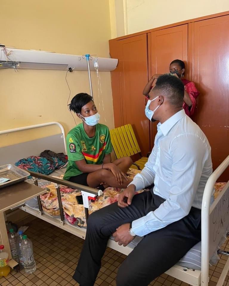 AllezLesLions's tweet photo. 🔴 @SamuelEtoo, président de la FECAFOOT, s’est rendu ce mardi matin au chevet des victimes des incidents du stade d’Olembe afin de leur apporter son soutien. 🙏🇨🇲 https://t.co/zVBQSDGBmV