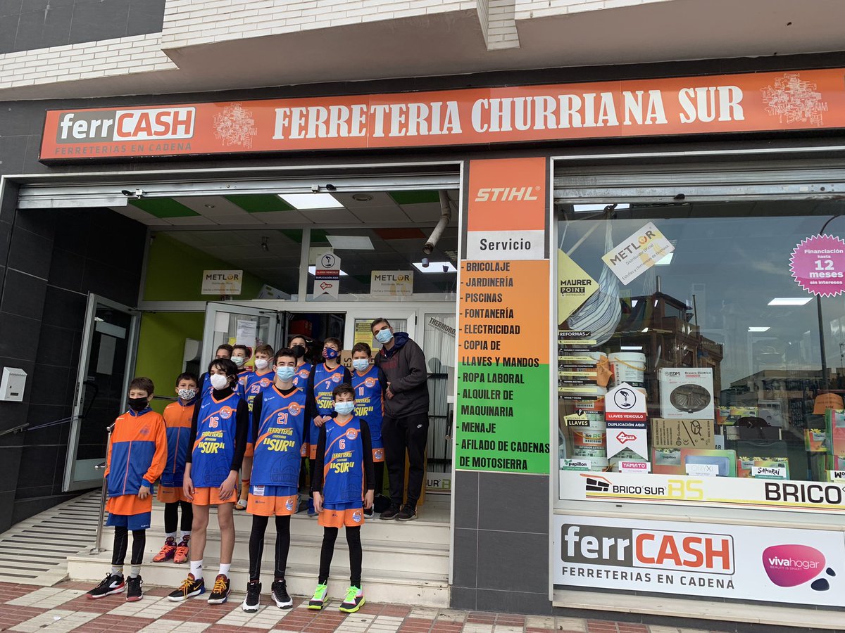 CBChurriana's tweet photo. ℹ️ El pasado jueves nuestro equipo alevin Ferreteria Churriana Sur tuvo una visita muy especial. 

🏀 Los chicos visitaron a su patrocinador y se pasearon por los pasillos de la ferretería que da nombre al equipo 👏 

#SumamosContigo https://t.co/rKy7iEdA1A