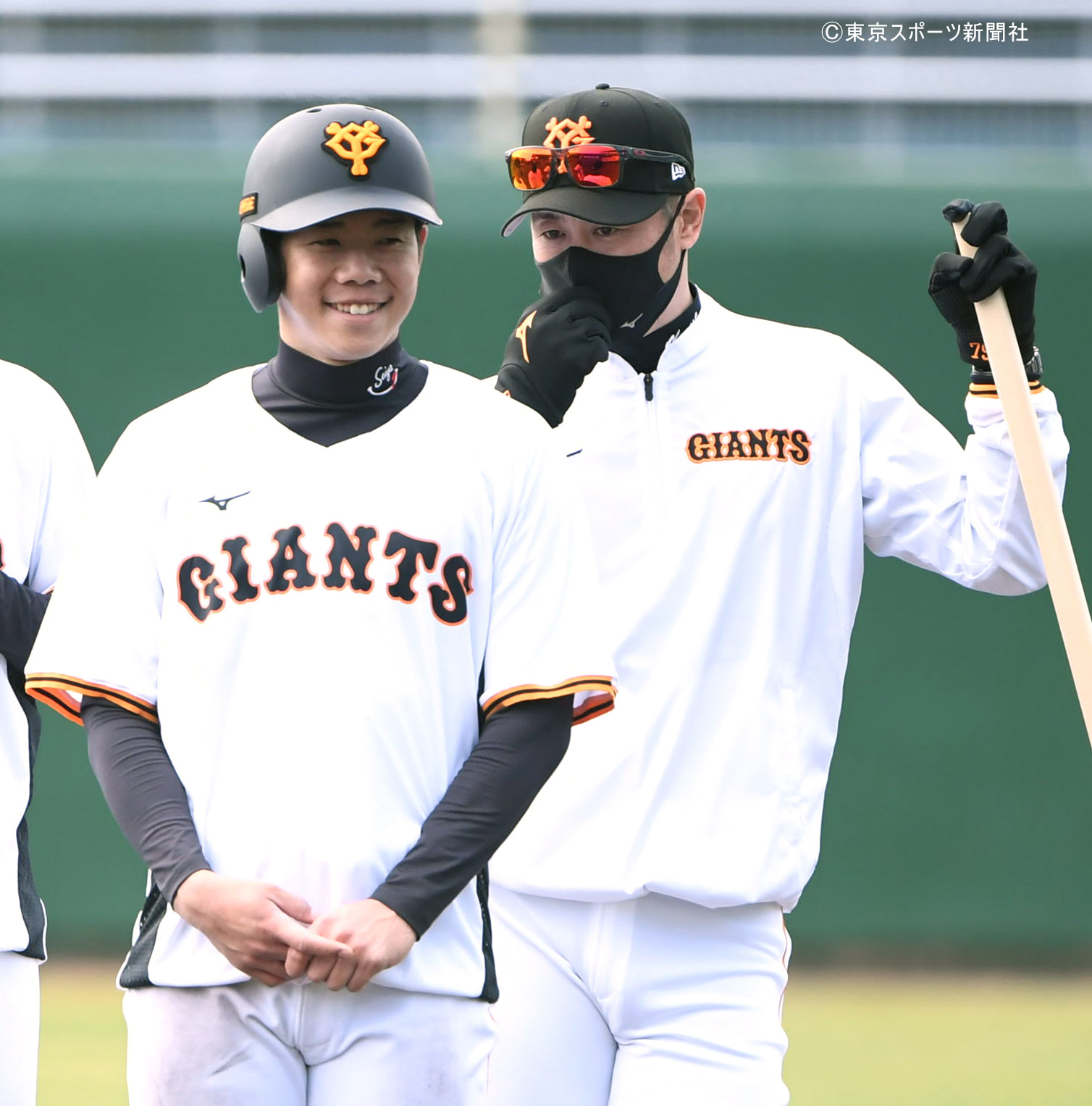 bbm 2022 ジャイアンツ　亀井善行　松原聖弥　cross サイン　10シリ bbm 2022 ジャイアンツ 亀井善行 松原聖弥 cross サイン 10シリ