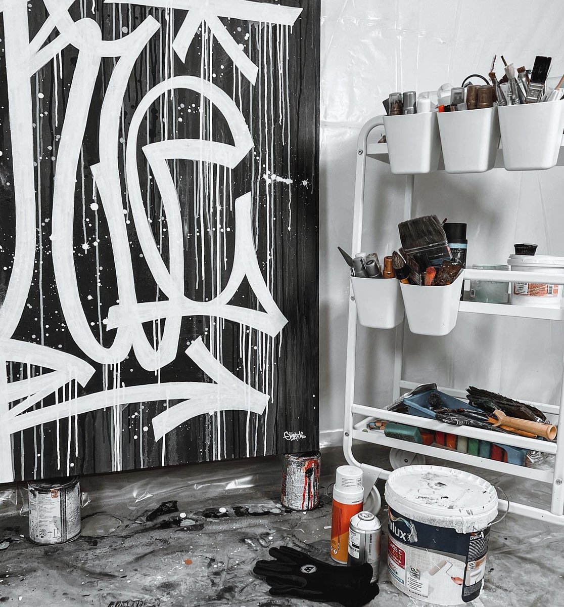 e_starov's tweet photo. Studio time! New day - new artwork �� https://t.co/0QkKtd1yWy