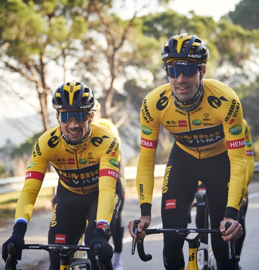 CyclesetSports's tweet photo. 🟡Le nouveau maillot officiel 2022 de l'équipe Jumbo-Visma est désormais disponible dans notre boutique en ligne 🟡 ▶️ https://t.co/iGjhr4M5gS
#jumbovisma_road #teamjumbovisma #cycling #roadcycling #cyclismeroute #equipepro https://t.co/mq1anBGeTI