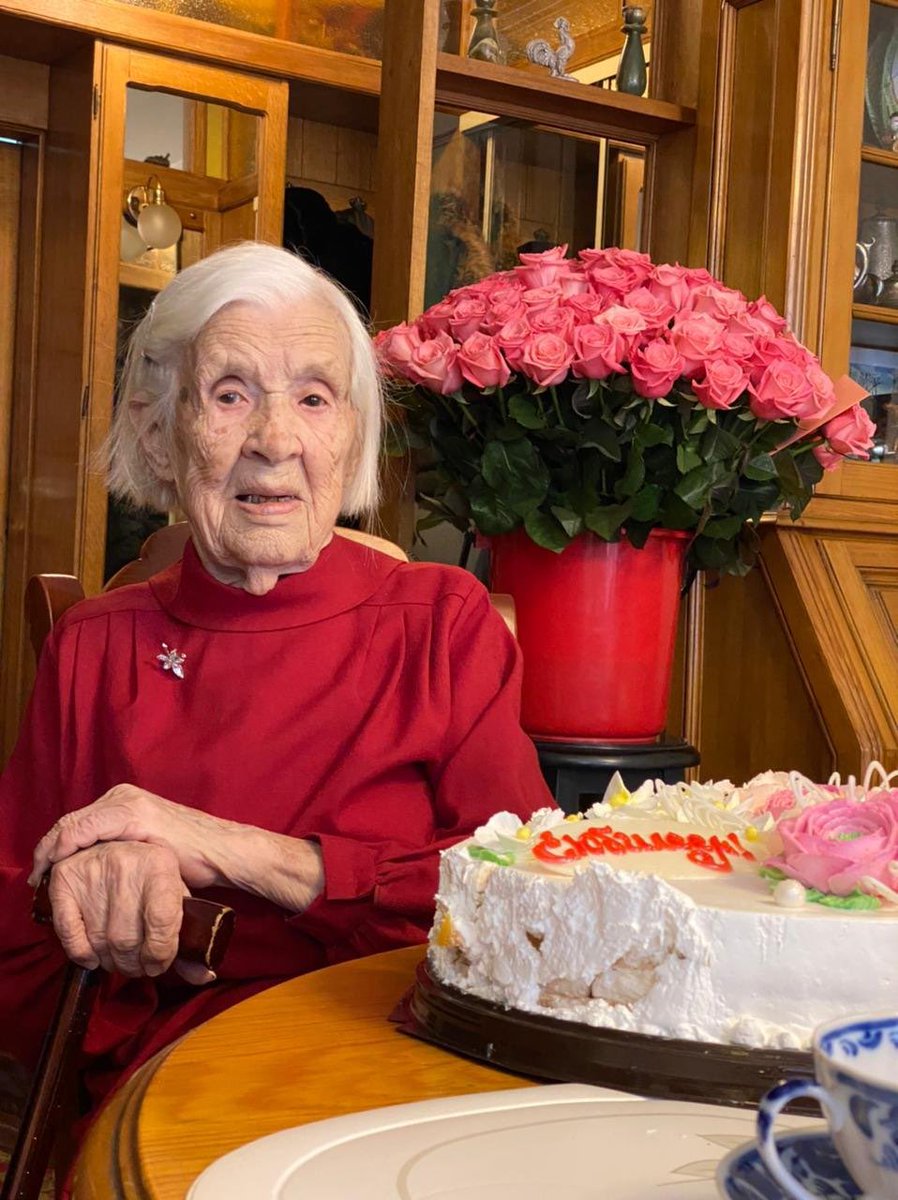 Глава Самарского района Роман Радюков и зампредседателя думы <a href="/Duma_Samara/">Дума г.о. Самара</a> Сергей Рязанов поздравили со столетием Татьяну Ивановну Бабич. Пожелали ей здоровья, каждый день встречать с улыбкой и греть своё сердце счастьем и любовью родных. С Юбилеем!!