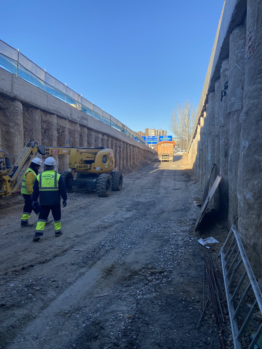 👇👇Seguimos avanzando en la obra del #NudoNorte con la excavación del #pasoinferior que conecta la #M11 con la #AvenidaIlustración‼️
