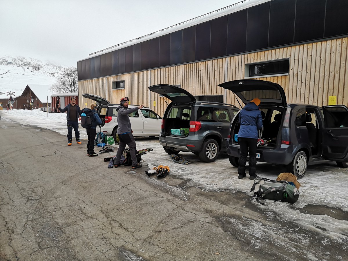SnowfinchGroup's tweet photo. Time to gathering people from Switzerland, Austria and Montenegro and ringing #snowfinches in the Swiss Alps! Some 85 individual spotted on our arrival, 20 of them with a ring already, let's see how the week goes! https://t.co/2G39d57bFJ