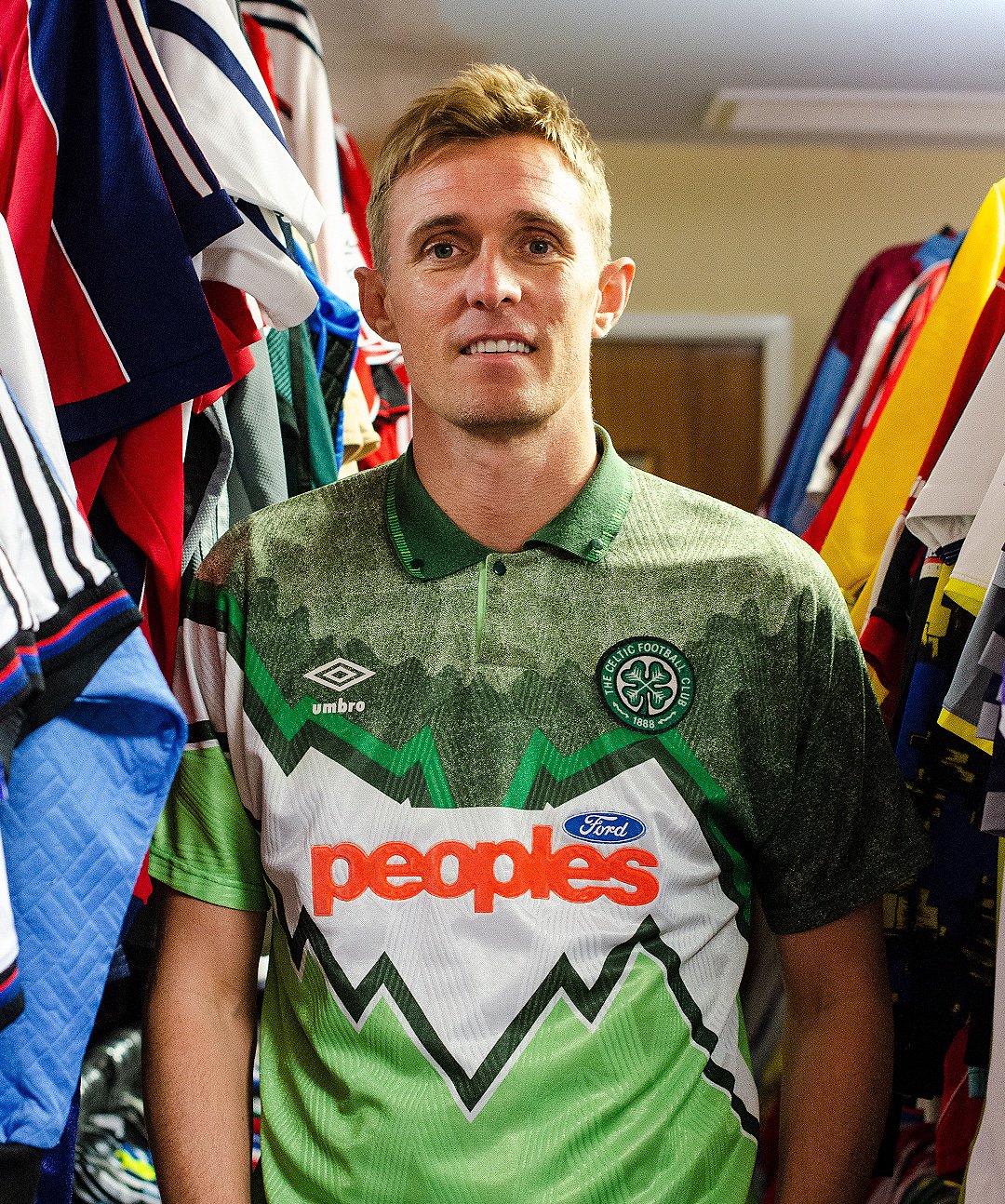 Happy Birthday Darren Fletcher! Throwback to when he visited us at our last HQ! 