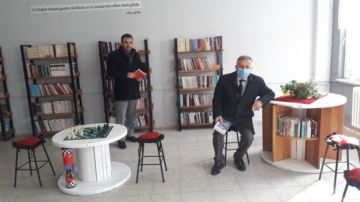 İlçemiz Ş.Erdal Bolat Mesleki ve Teknik Anadolu Lisesi'de yapılan "Sıfır Atık Kütüphanesi" İlçe Milli Eğitim Müdürümüz Sezai TURAL ve Şube Müdürümüz Uğur Menekşe tarafından ziyaret edilmiştir.
<a href="/samsunmem/">Samsun İl Milli Eğitim Müdürlüğü</a> <a href="/gokhanmurat1/">Murat YİĞİT</a> <a href="/sztrl/">sezai tural</a> <a href="/ugurmenekse05/">Uğur Menekşe</a>