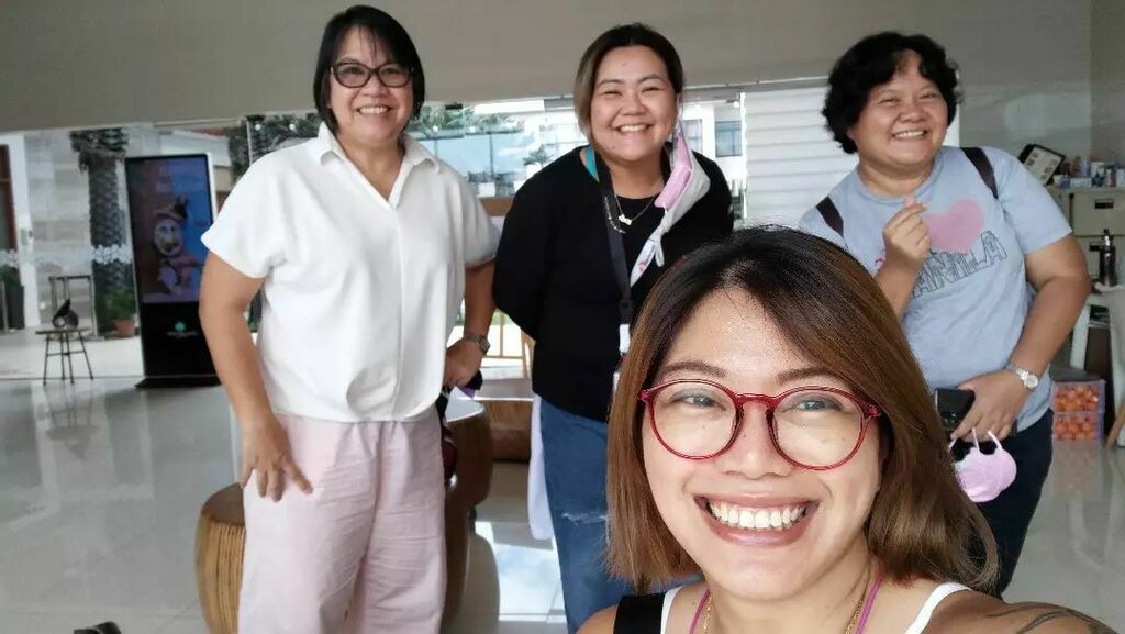 rejjventress's tweet photo. Bless the lovely people who made my first field experience unforgettable. Thank you for watching over me, feeding me, making me laugh, and posing for my camera! Hope to see you all again soon. ❤️
#FieldTrip #YesImWorking https://t.co/Qn2Tiqu3cy https://t.co/YqoCXFLlYG