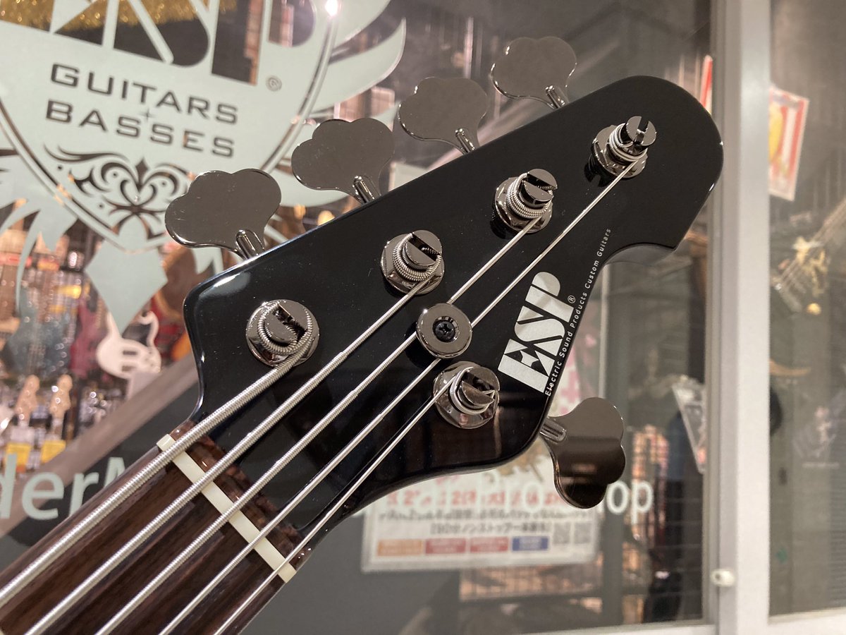 espcustomshop's tweet photo. 『SPOT MODEL FAIR』
#サンドマン砂田 です！「#ESP AP-SL5/R」をご紹介！

マッチングヘッドで格好良い！バック面を見るとネックまでブラックでさらにテンション上がります😆
オールブラックカラーの引き締まった1本✨

#デジマート→https://t.co/fKjMTqJve8
#espguitars #ベース #楽器 #SPOTMODEL https://t.co/we6ItDV0ri
