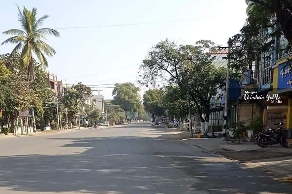 One year after the military coup, all residents of Monywa staged a silent protest in prominent places. Today, residents of Monywa staged a #SilentStrike
#RedCampaign_1YearOfRevolution 
#WhatsHappeningInMyanmar 
#2022Feb1Coup ▫