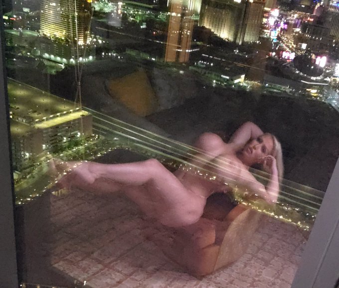 To a fantastic tonight and an even more amazing tomorrow. For the truckers, this one's for you. 😉❤🚚🚛🚚🚛