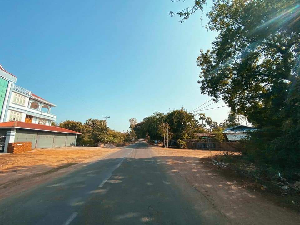 Khithitofficial's tweet photo. စစ်အာဏာရှင်​တော်လှန်​ရေး အသံတိတ်သပိတ်တွင် ပါဝင်​နေသည့် မ​ကွ��းတိုင်း၊ ​ရေစကြိုမြို့မြင်ကွင်းများ။ https://t.co/C8pe21M96B