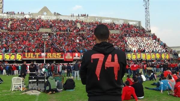 Mo_Qotp's tweet photo. #JFT74
   كنت رايح اشجع الاهلي  بعلم واغنية وهتاف 

ليه ارجع من ماتش مقتول ومتشال على الاكتاف 

فيه شياطين فاسدة لبلطجية  كانو لأروحنا بايعيين 

مكنتش اتخيل ان هيجي وفي ماتش يعملونا كمين 

رجعونا من لعبة بنعيط وناقصين اربعة وسبعين 

رحم الله اروحنا وادعولنا ان كنتو سامعين https://t.co/Zlx3IV8R5M