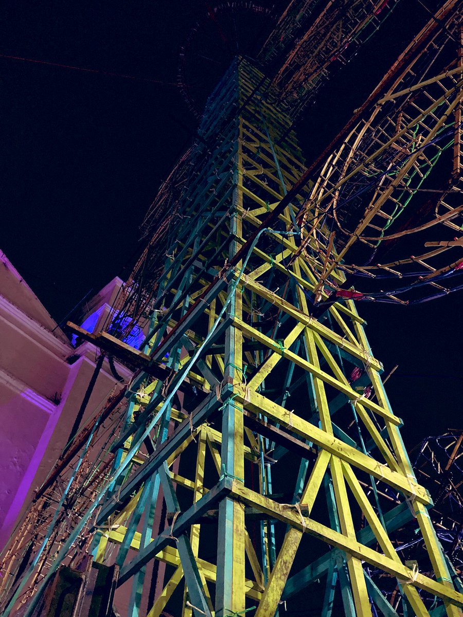 ChekoChR1's tweet image. Castillo / Fuegos artificiales / Enero 2022 / Ayutla Mixe #chekochr #ayutlamixe #fiestaenayutla #colores #convivencia #estructuras #fiestamixe