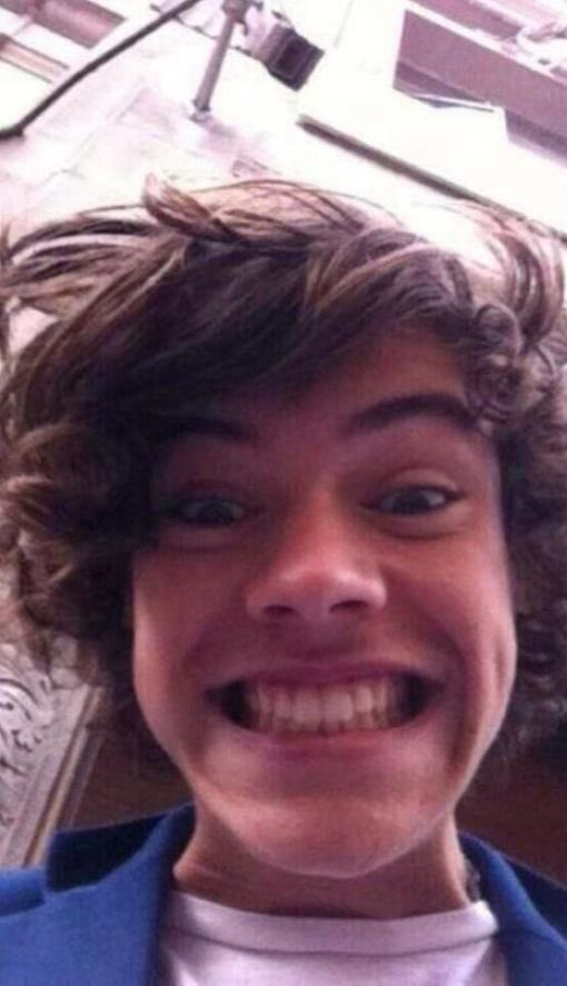 starryshyle's tweet photo. ILYSM #happybirthdayharrystyles 💙 https://t.co/ATfB87eBck
