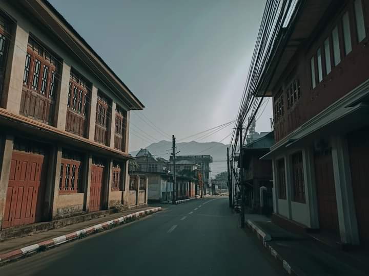 ec_chawlay's tweet photo. Scenes of empty roads in Mogok Town, Mandalay. We,  Myanmar citizens never kneel down under Military Coup. 

#SilentStrike
#RedCampaign_1YearOfRevolution
#2022Feb1Coup
#WhatsHappeningInMyanmar https://t.co/p1BjbHL34O