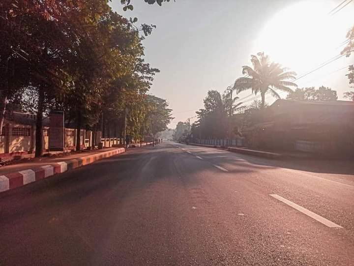 #SilentStrike in #Kyaikto township, Mon State.

#RedCampaign_1YearOfRevolution
#2022Feb1Coup
#WhatsHappeningInMyanmar