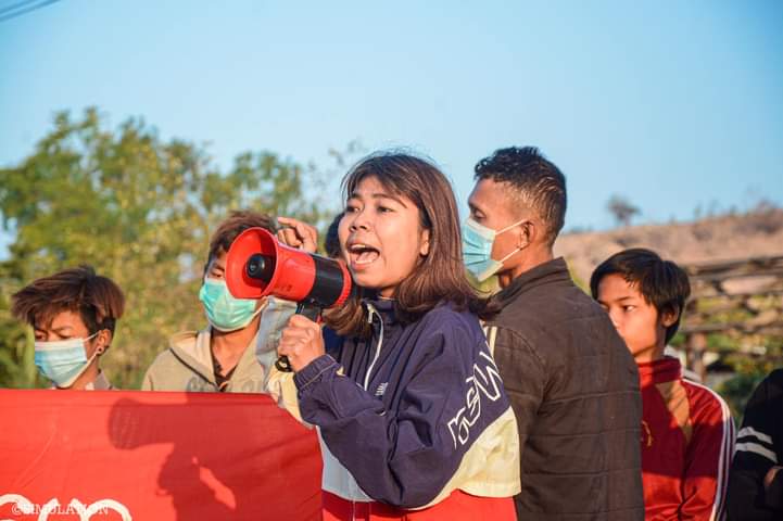 In safe guard of people's defense bravos , Latpadaung's villagers staged powerful anti-fascism strike in torches and chanted forceful slogans on the anniversary of failed coup in this day-spring

#WhatsHappeningInMyanmar 
#2022Feb1Coup #SilentStrike