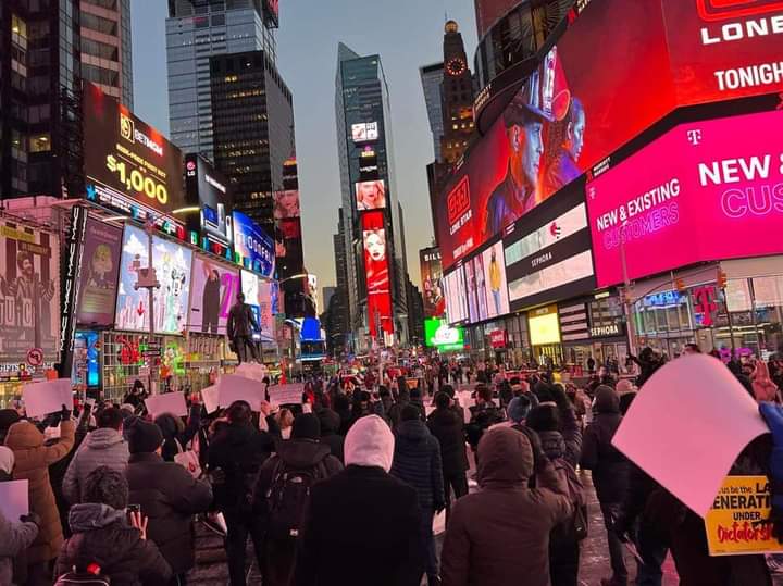 300+ Burmese expatriates in New York, led by NYCBC, dressed in black, held a Global Myanmar Spring Revolution protest in Times Square, New York on Feb1, to mark 1 year anniversary of military coup
#SilentStrike
#RedCampaign_1YearOfRevolution
#2022Feb1Coup
#WhatsHappeningInMyanmar