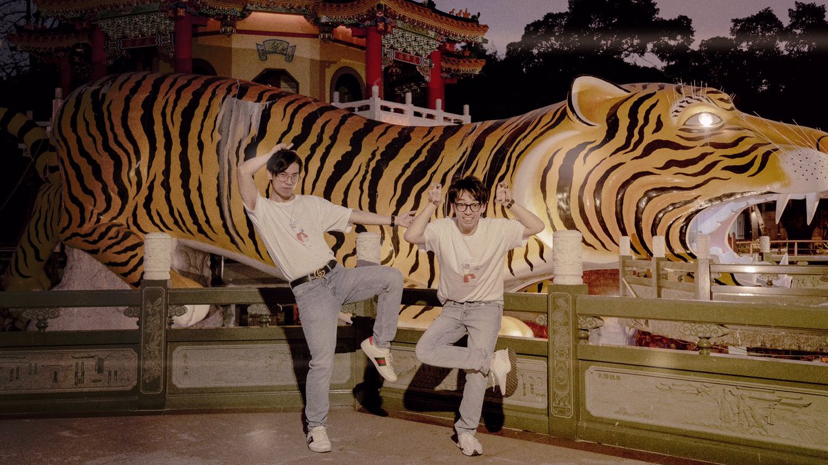 TwoSetViolin's tweet photo. Happy year of the tiger 🐯🧧 https://t.co/WV9hoyakiv