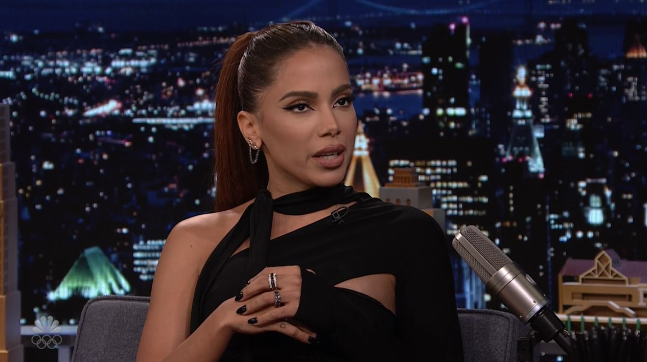 "Estou muito feliz por você está aqui, parabéns pelas conquistas, cada record! Por favor, não pare, continue com o que está fazendo, eu amo você! E, por favor, volte sempre!" – Jimmy Fallon para a Anitta. #AnittaOnFallon