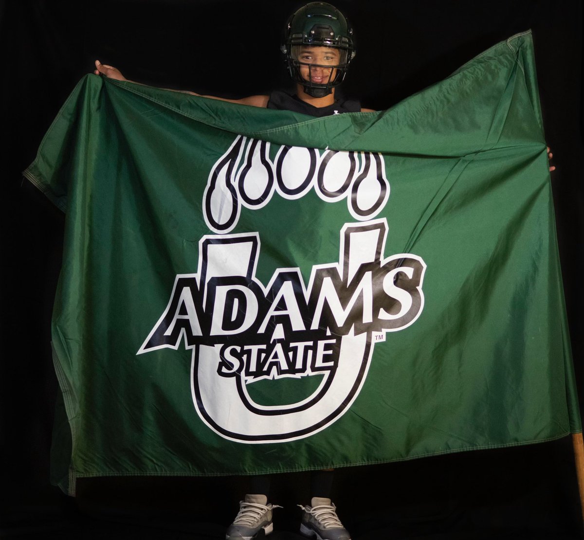 Had a great official visit with @AdamsStFTBL_WIN really enjoyed going out of sd and seeing new things. Thank you <a href="/_CoachDiaz/">Coach Jacob Diaz 🇨🇺 🇲🇽</a> and staff for having me.