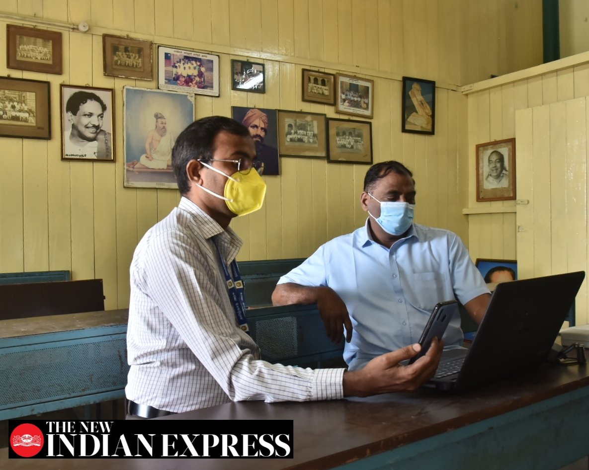 Jawahar_TNIE's tweet photo. Tamil professors supervising the semester end virtual exams for the students of presidency college @xpresstn @shibasahu2012 @NewIndianXpress https://t.co/K6P1cSJylb