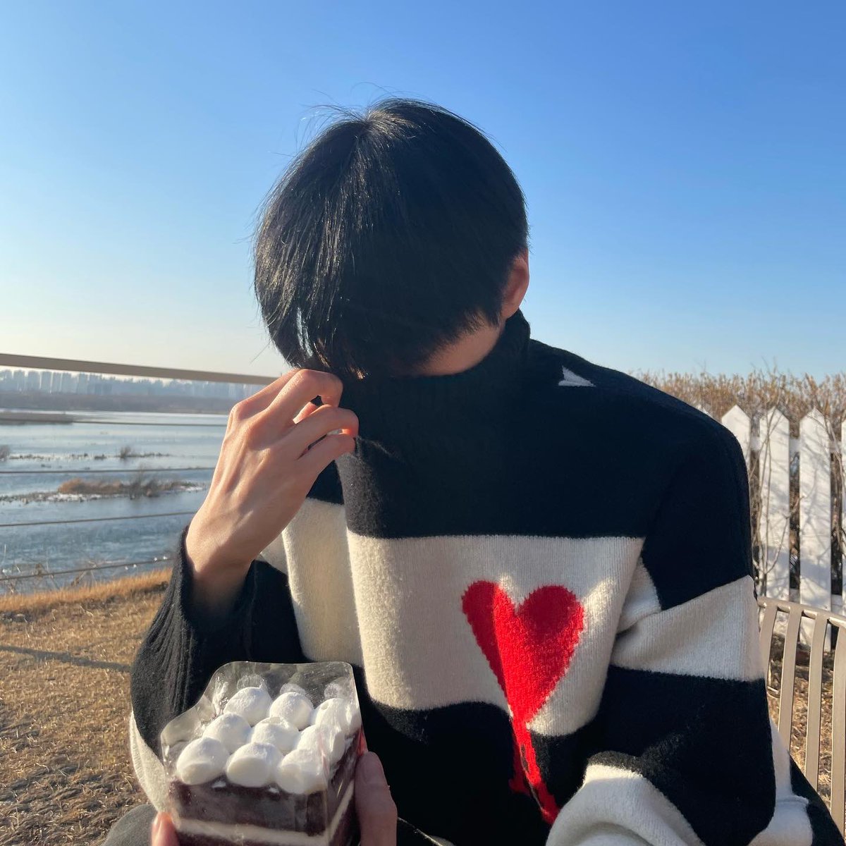 doyanday's tweet image. 생일 당일에 올려준 사진이라는 점까지 너무 레전드 개좋은데