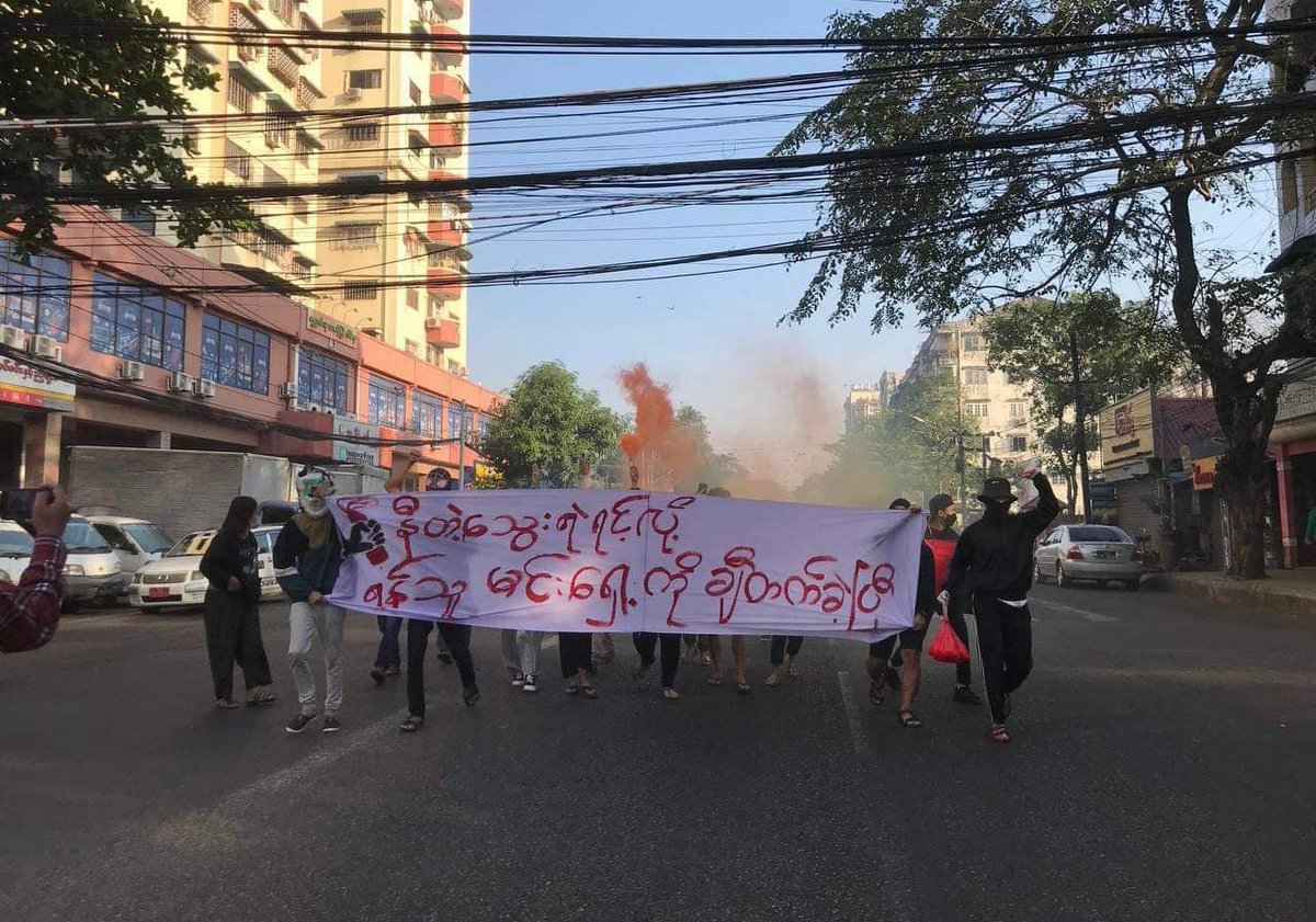 1/3 Members of the anti-junta General Strike Committee in Yangon staged a flash protest in the commercial city on Tuesday morning before the nationwide "Silent Strike" began at 10am. (Photos: CJ)
#WhatsHappeningInMyanmar